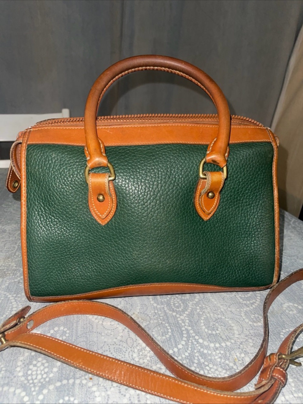 Vintage Dooney & Bourke AWL Green Tan Leather Crossbody Handle - Picture 3 of 17